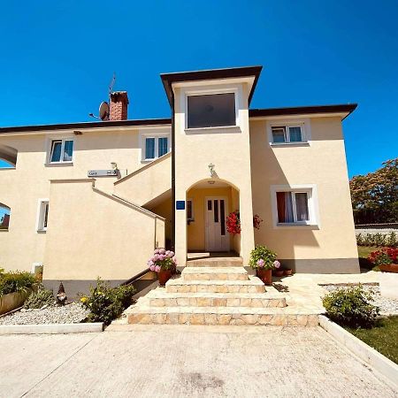 Apartman Luna Sveti Lovreč Pazenatički Екстериор снимка