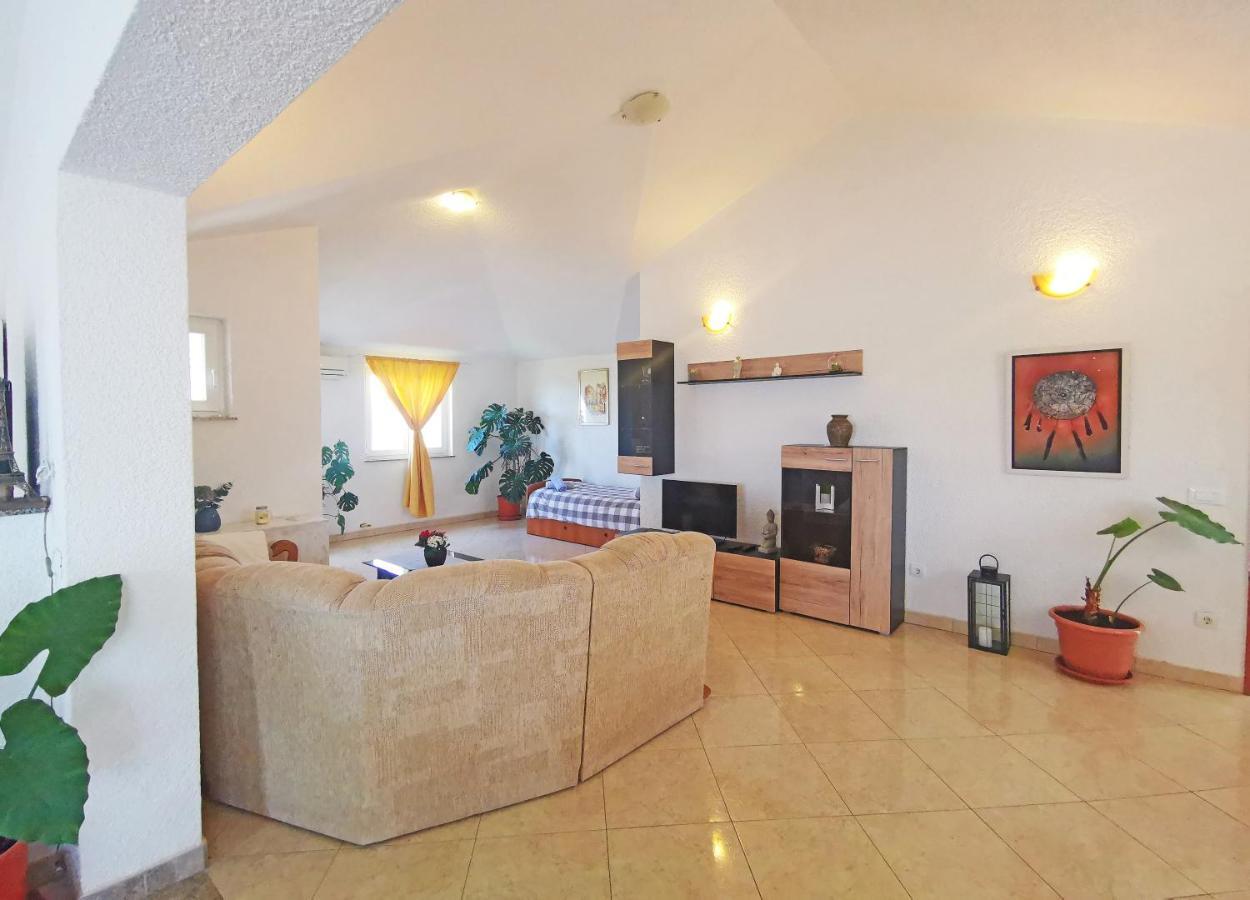 Apartman Luna Sveti Lovreč Pazenatički Екстериор снимка