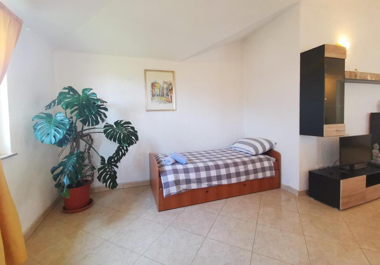 Apartman Luna Sveti Lovreč Pazenatički Екстериор снимка